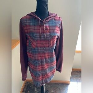 Women’s L.L. Bean burgundy plaid flannel hoodie snap front shirt. Size Large